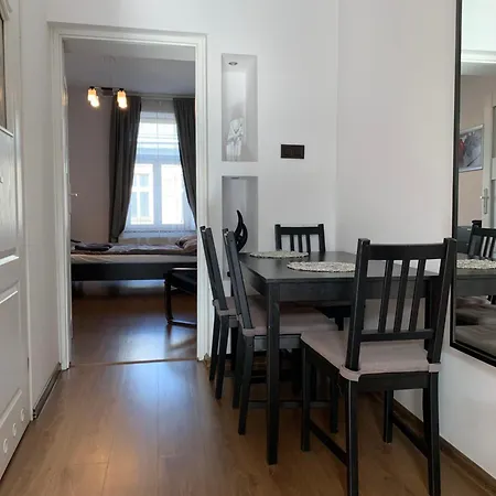 Close To Main Square Apartment